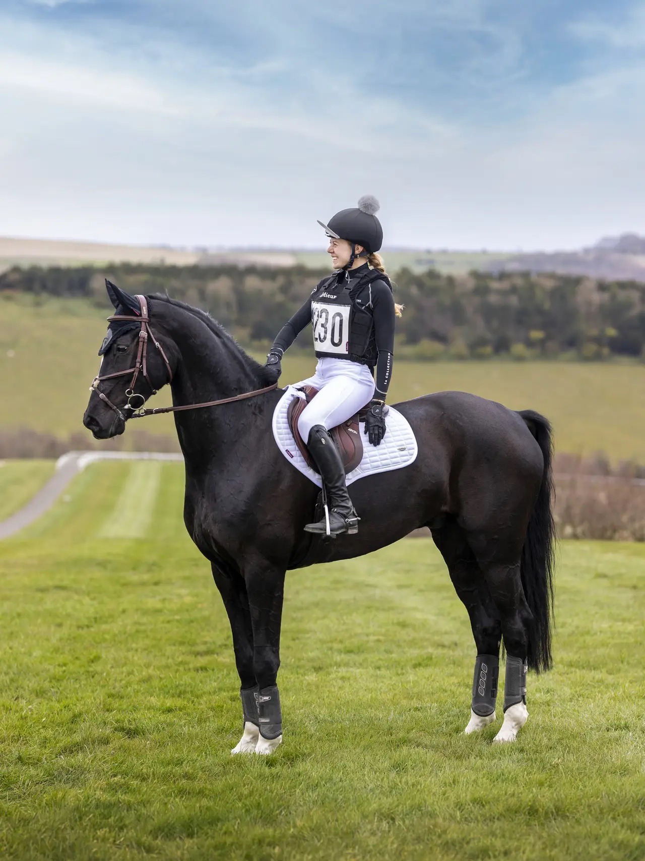 LeMieux Eventing Bib - Image 2